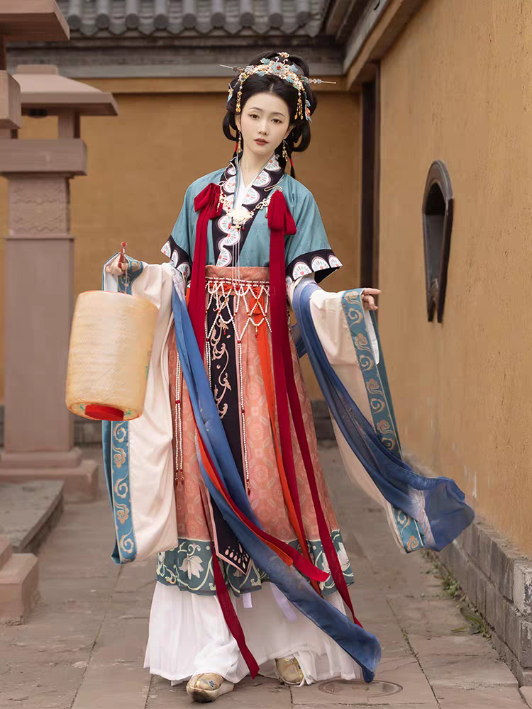 神仙服綠色半臂米色裙橙色圍裳